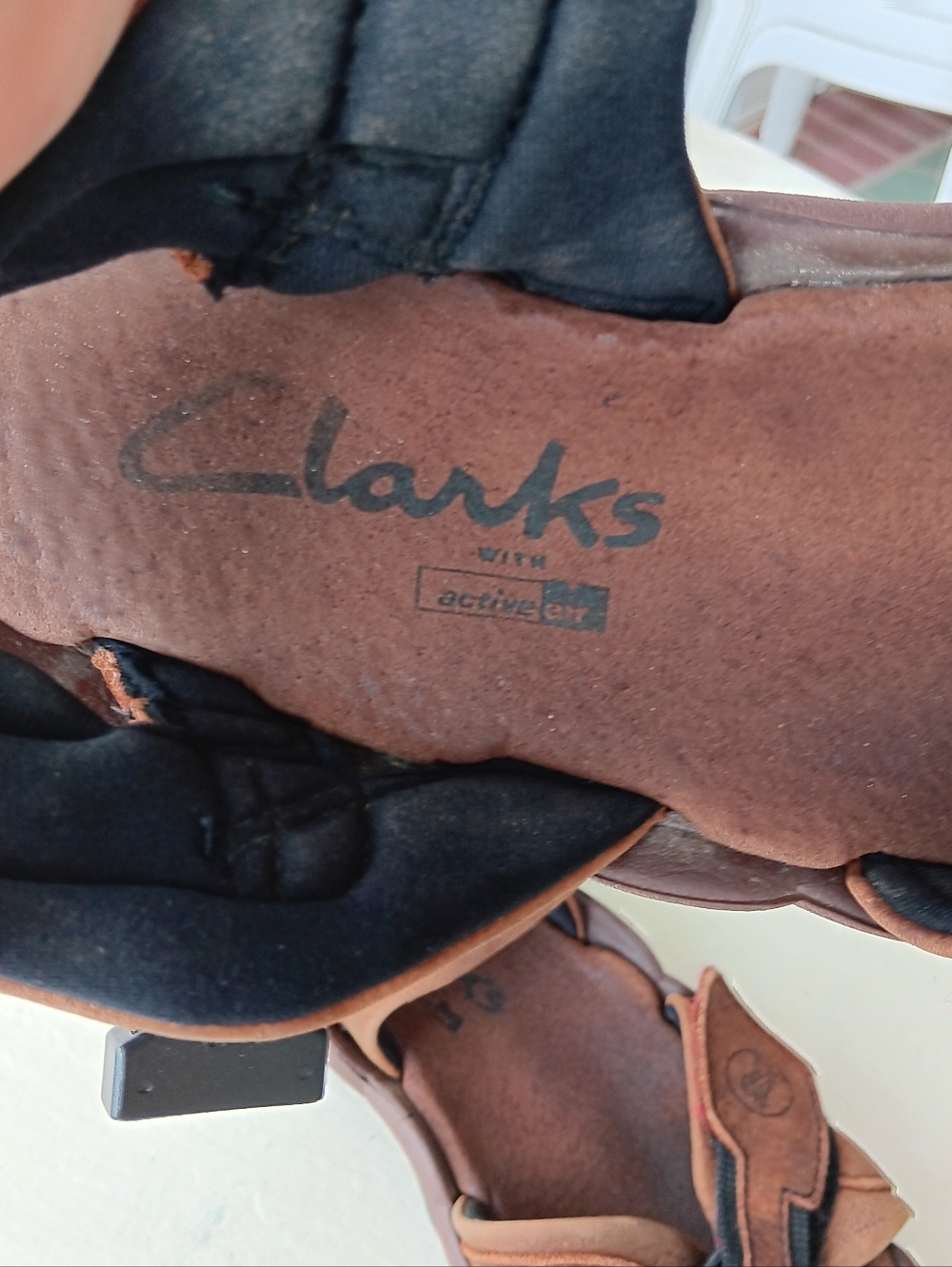 Clarks Men’s Brown Leather Hook-and-Loop Rugged Outdoor Sandals Air Trek Sole 12 - Picture 4 of 9